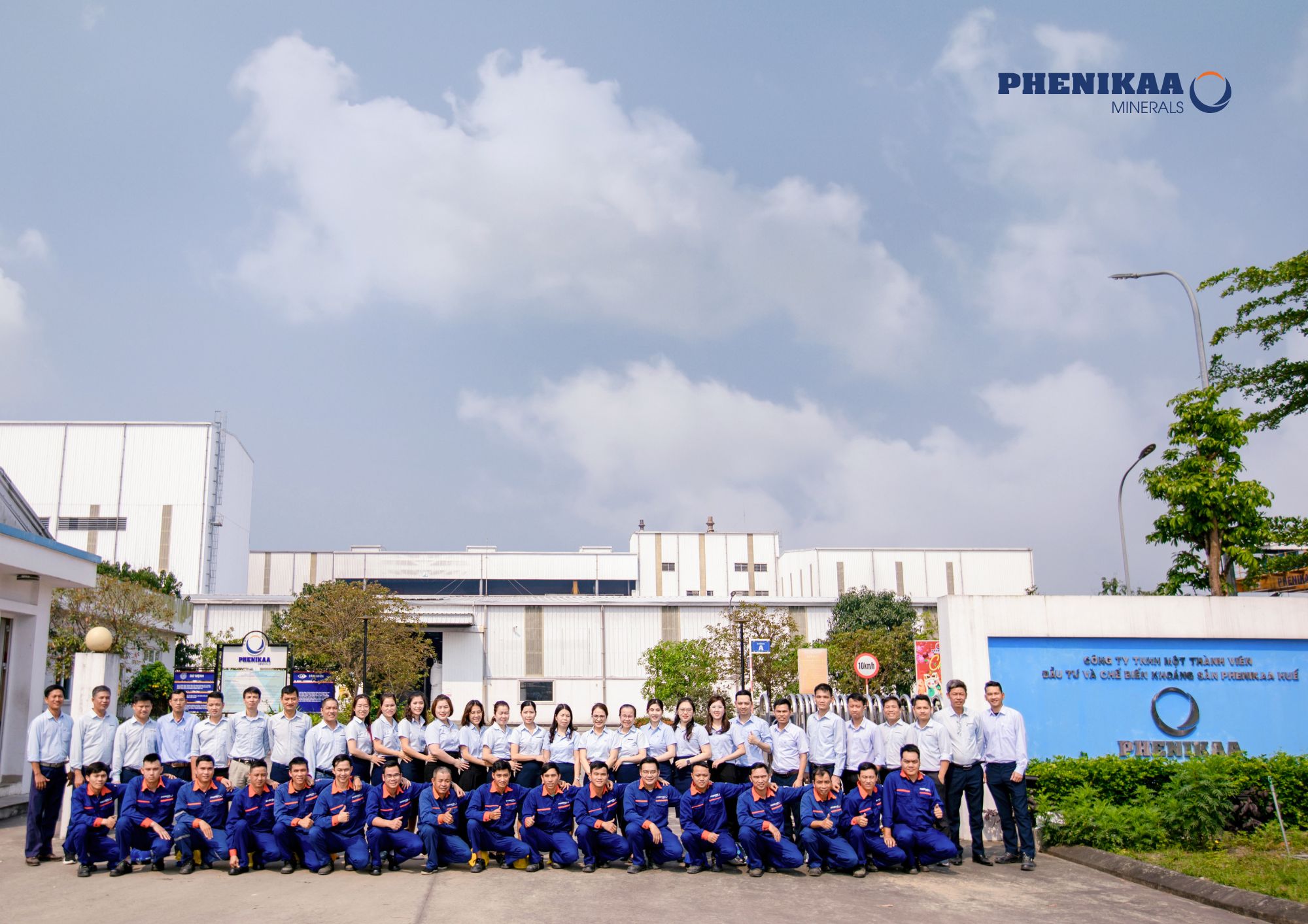 Phenikaa Huế tự hào về đội ngũ chuyên gia giàu kinh nghiệm và đội ngũ nhân sự tận tâm, chuyên nghiệp..jpg