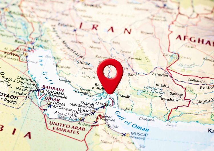 Điều gì sẽ xảy ra với vận tải biển toàn cầu nếu Iran đóng cửa eo biển Hormuz?